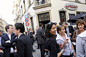 Menschen vor der Kneipe Urban in der Altstadt an der Rue Boucherie, Luxemburg Stadt, Luxemburg, Europa