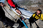 Bergsteiger beim Abstieg, Clariden, Kanton Uri, Schweiz