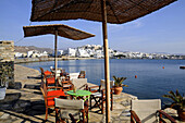 Café in Naxos-Stadt am wasser, Insel Naxos, Kykladen, Griechenland, Europa