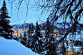 Blick auf St. Moritz am Abend, Engadin, Graubünden, Schweiz