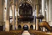 Blick zur Empore mit Orgelprospekt im Heilig Kreuz Münster, offiziell: Münster zum Heiligen Kreuz in Schwäbisch Gmünd, Baden-Württemberg, Deutschland, Europa