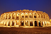 Beleuchtetes Amphitheater, Verona, Venetien, Italien