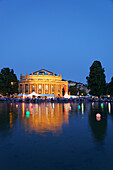 Besucher beim Sommerfest, Staatstheater, Stuttgart, Baden-Württemberg, Deutschland