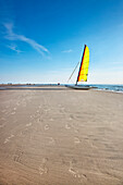 Katamaran am Strand, St. Peter-Ording, Schleswig-Holstein, Deutschland