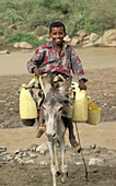 WOMEN LOOKING FOR WATER,  SHAHARA WATER TANK,  YEMEN