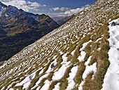 Bandas de nieve en las laderas del Pico Salvaguardia _ Valle de Benasque _ Pirineo Aragonés