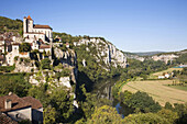 France,  Midi Pyrenees,  Lot,  Saint-Cirq-Lapoppie Lot river The medieval village is located 30 km East from Cahors in the middle of the Regional natural park of Causses of Quercy