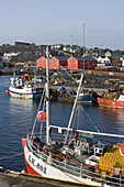 Fischerboote im Hafen von Lerwick, Mainland, Shetland-Inseln, Schottland, Großbritannien, Europa