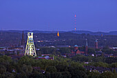 Blick vom Tippelsberg in Bochum - Riemke auf Bochum mit Deutschem Bergbau Museum, Ruhrgebiet, Nordrhein-Westfalen, Deutschland, Europa