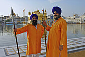 Golden Temple, voluntary guards, Sikh holy place, Amritsar, Punjab, India, Asia