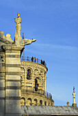 Dom und Schiefer Turm mit Touristen, Pisa, Toskana, Italien, Europa