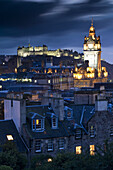 Blick vom Calton Hill auf Edinburgh Castle und Balmoral Hotel, Edinburgh, Schottland, Europa