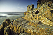 Kleine Kapelle am Fuß des Mont Saint Michel, Normandie, Frankreich, Europa