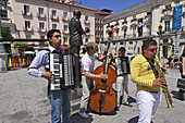 Street musicians, Plaza St. Ana, Calle de Huertas, Madrid, Spain