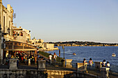 View along waterside promenade, Lungamare, Ortigia, Syracuse, Sicily, Italy