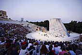 Medea Aufführung im Amphitheater, Syrakus, Ortygia, Sizilien, Italien
