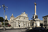 Elefantenbrunnen mit Kathedrale Sant'Agata, Piazza del Duomo, Catania, Sizilien, Italien