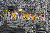 Terrassenresaurant in Vernazza, Cinque Terre, Ligurien, Italien