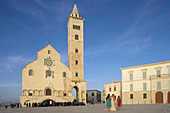 Hochzeit an der Kathedrale, Trani, Apulien, Italien