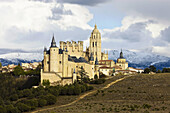 Alcazar and cathedral, Segovia. Castilla-Leon, Spain  April 2009)