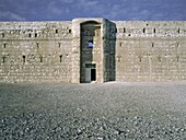 Wüstenschloß Qasr el-Kharaneh in der jordanischen Wüste, Jordanien / the desert castle of Qasr el-Kharaneh, Jordan