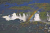 Luftaufnahme der Iguacu Wasserfälle  brasilianische Seite im Iguacu Nationalpark, UNESCO Weltnaturerbe / aerial of the Iguacu Falls, Brazil