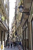 Narrow street at Barri Gòtic, Barcelona, Catalonia, Spain