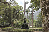 Springbrunnen im Jardim Botanico, Botanischer Garten, tropischer Park in Rio de Janeiro, Brasilien