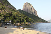 Strand Praia Vermelha, Stadtteil Urca, Zuckerhut, Rio de Janeiro, Brasilien
