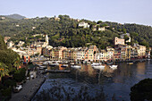 Blick auf Boote im Hafen, Portofino, Ligurien, Italien, Europa