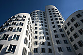 Germany, Nordrhein-Westfalen, Dusseldorf, Medienhafen, Frank Gehry building, Neuer Zollhof