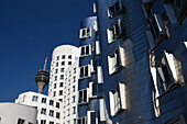 Germany, Nordrhein-Westfalen, Dusseldorf, Medienhafen, Frank Gehry building, Neuer Zollhof