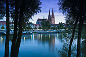 Dom St. Peter cathedral and town in the evening, Regensburg, Bavaria, Germany