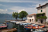 Italy, Veneto, Lake District, Lake Garda, Cassone, old harbor