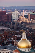 USA, Massachusetts, Boston, Massachusetts State House, Charles River and Longfellow Bridge, dawn