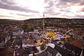 Blick von Stadtkirche auf Markplatz und Lullusfest (Deutschlands ältestes Volksfest), Bad Hersfeld, Hessen, Deutschland, Europa