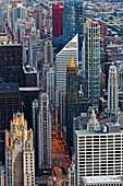 Blick vom Obervatory Deck des John Hancock Tower auf die Hochhäuser des Loop District, Chicago, Illinois, USA
