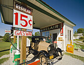 Gay Parita Gas Station  recreation), Paris Springs, Route 66, Missouri, USA