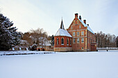 Huelshoff moated castle, near Havixbeck, Muensterland, North Rhine-Westphalia, Germany