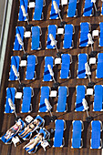 Menschen auf Sonnenliegen des Sheraton Hotels, Tel Aviv, Israel, Naher Osten