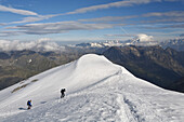 Bergsteiger am Ghiacciaio del Lavenciau, Nordroute zum Gran Paradiso, Nationalpark Gran Paradiso, Aostatal, Italien