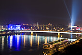 Blick über die Donau auf Feuerwerk, Linz, Oberösterreich, Österreich