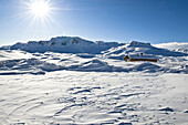 Hütte in einer Schneelandschaft, Norwegen