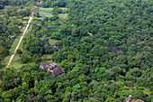 Blick vom Sigiriya Felsen runter auf den Lustgarten, Sigiriya, Sri Lanka, Asien
