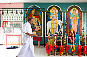 Ein dem Gott Kataragama geweihter Tempel, Tissamaharama, Sri Lanka, Asien