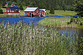 Holzhäuser an der Küste Fällsvikhamn, Höga Kusten, Västernorrland, Schweden, Europa