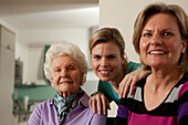 Drei Generationen Frauen einer Familie