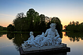 Skulpturen am See im Schlosspark, Schwetzingen, Baden-Württemberg, Deutschland
