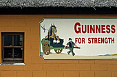 Altes Guiness Werbeschild in Irland