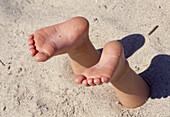 Child´s feet in sand